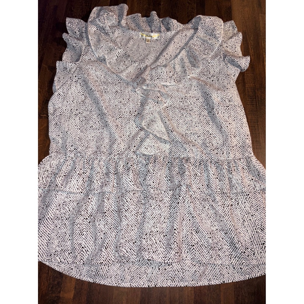 Andree by Unit Womens Size L Ruffle Neck Tiered Chevron Print Sleeveless Top